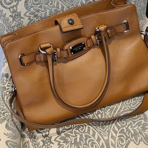 Michael kors bag like new tan with tons of storage